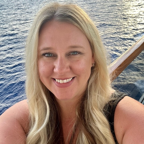 Meet your Posher, Andrea - Picture 2 of 3